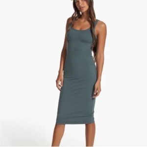 Vuori Halo Essential Dress Scoop Neck